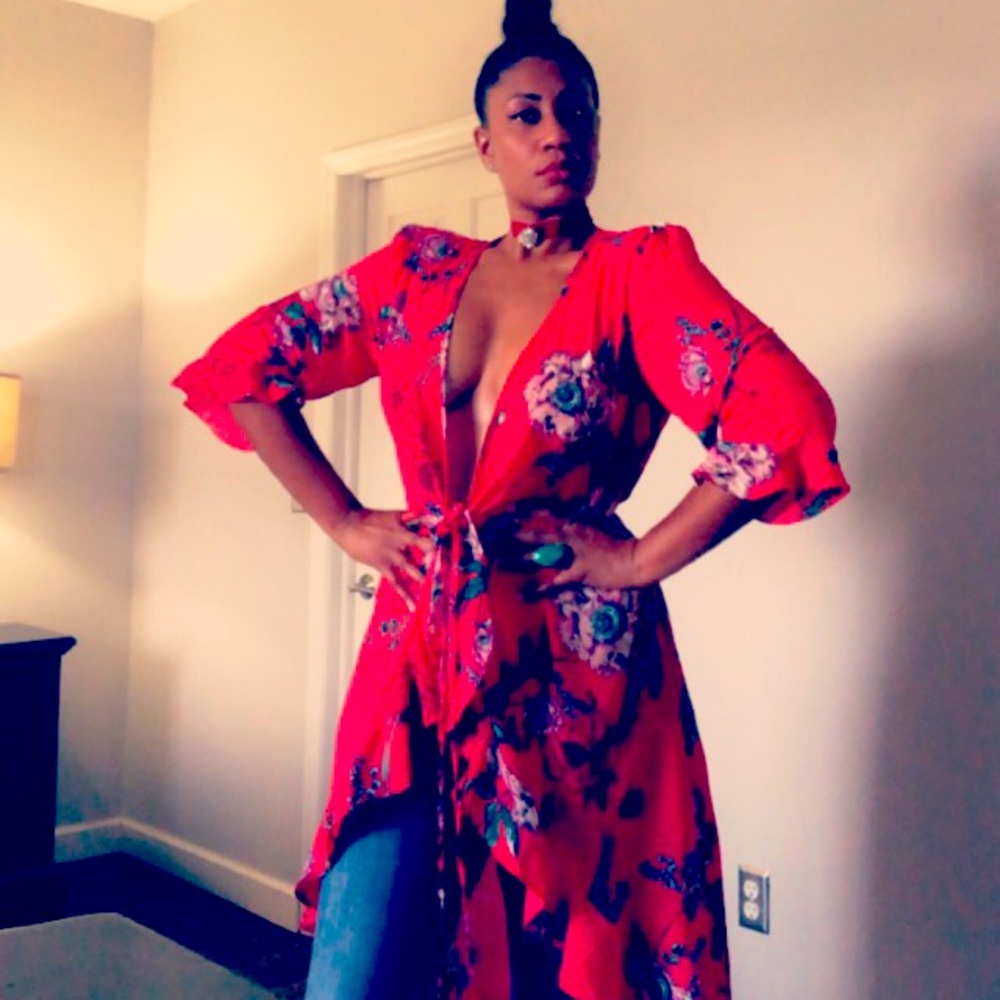 Red, floral, high-low, tie waist kimono size 1X.